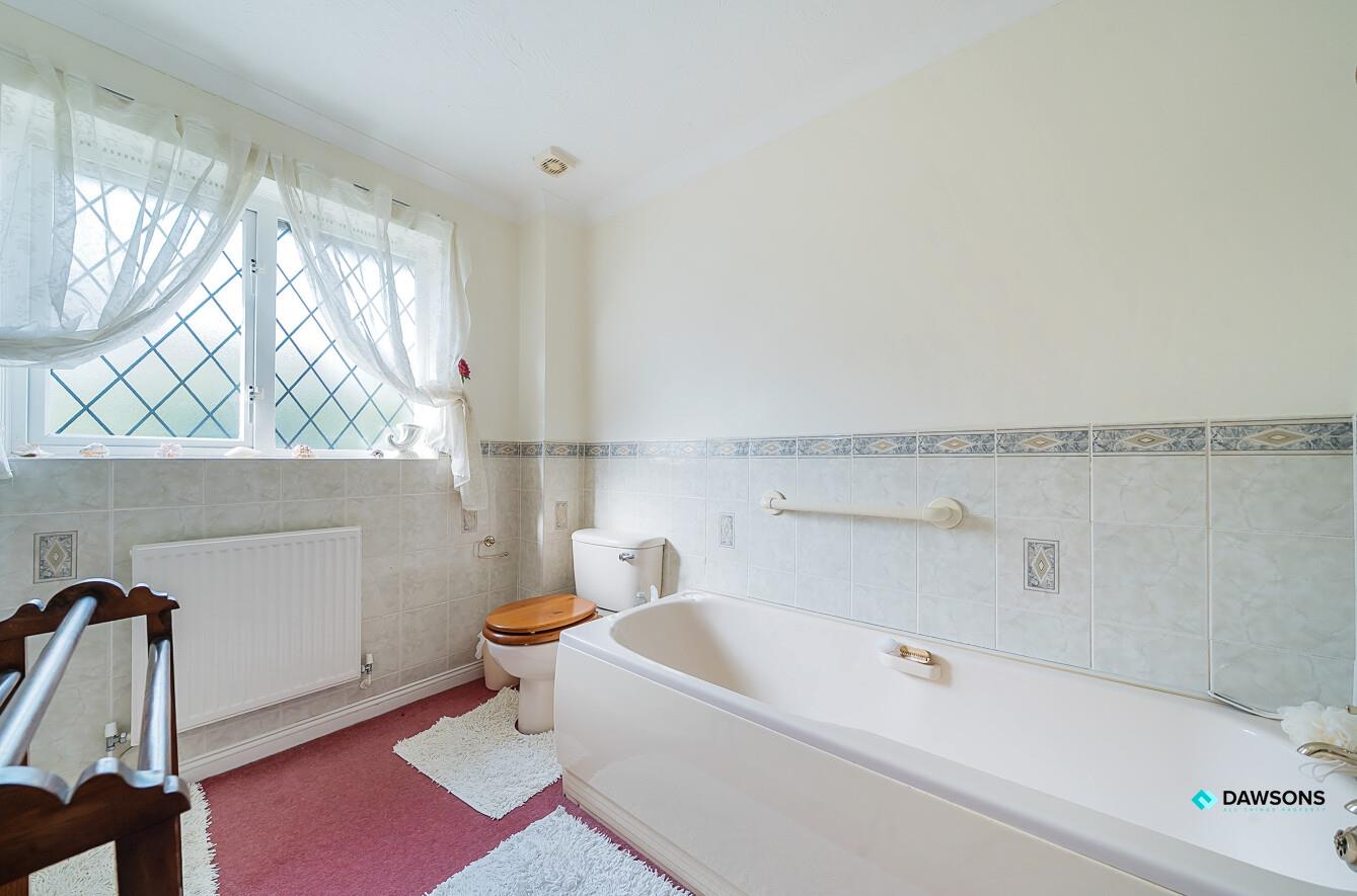 Ffordd Draenen Ddu, West Cross, Swansea, SA3 5RP